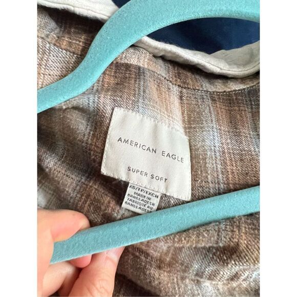 American Eagle men’s ￼light brown cream and gray plaid flannel hoodie XS - Picture 4 of 4